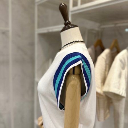 소매단 배색 니트