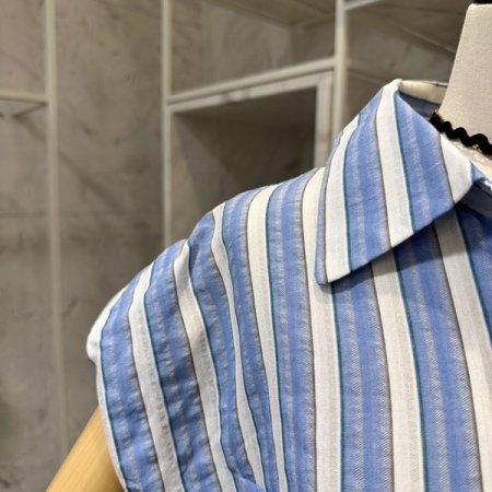 어깨 패드 스트라이프 블라우스