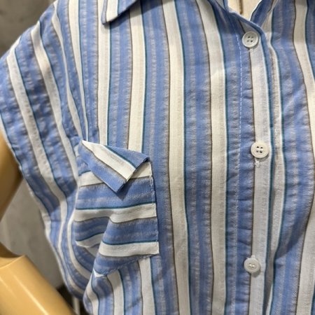 어깨 패드 스트라이프 블라우스