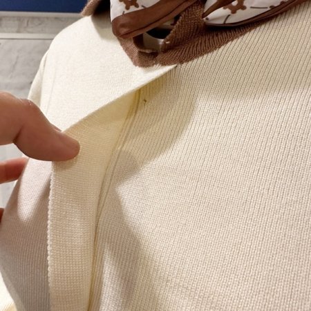 스카프리본 배색 니트