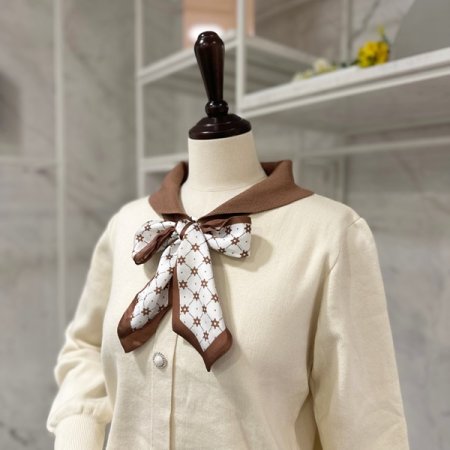 스카프리본 배색 니트