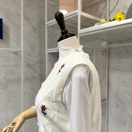 꽃자수 니트 조끼