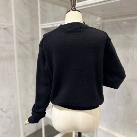 영문레터링 라운드넥 니트