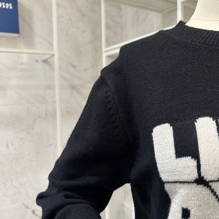 영문레터링 라운드넥 니트