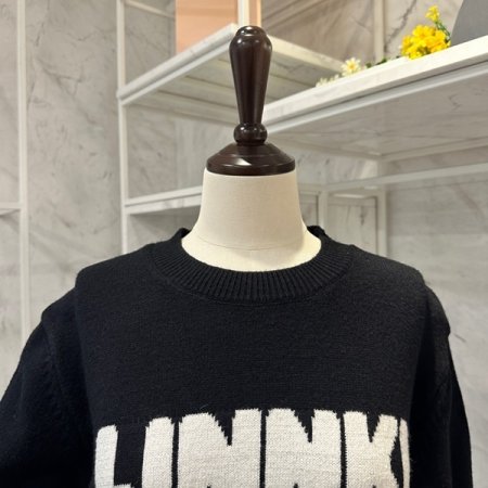 영문레터링 라운드넥 니트