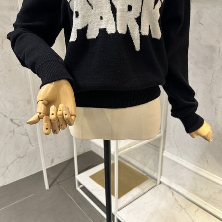 영문레터링 라운드넥 니트