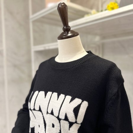 영문레터링 라운드넥 니트