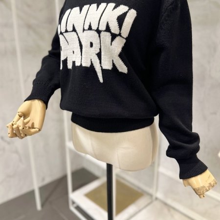 영문레터링 라운드넥 니트