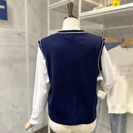 자수 브이넥 니트조끼