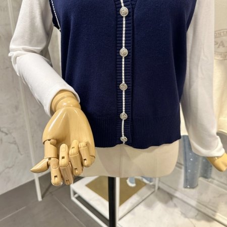 자수 브이넥 니트조끼