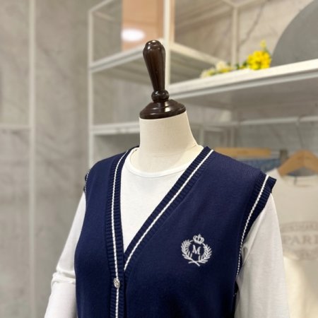 자수 브이넥 니트조끼