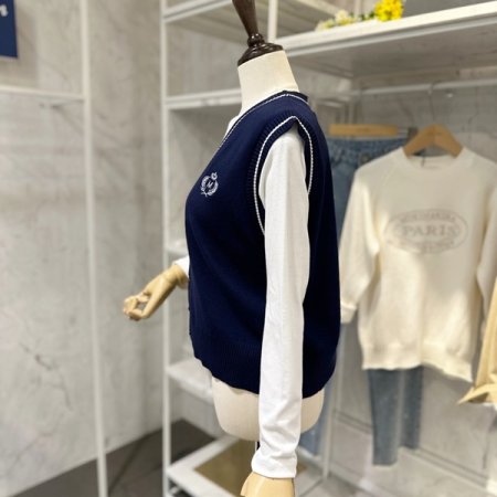 자수 브이넥 니트조끼