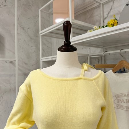 언발 어깨 리본 니트