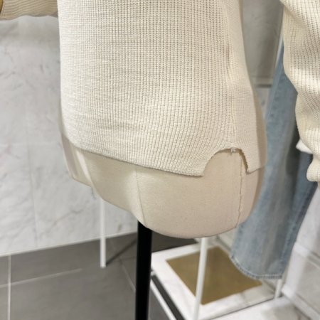 골지 트임 브이넥 니트