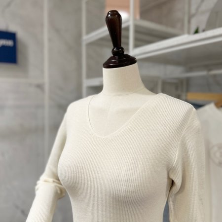 골지 트임 브이넥 니트