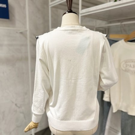 브이넥 프릴 니트