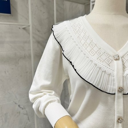 브이넥 프릴 니트