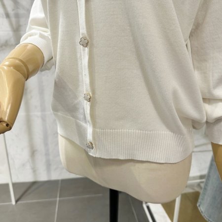 브이넥 프릴 니트