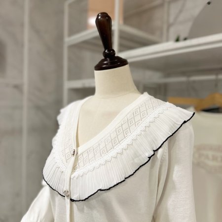 브이넥 프릴 니트