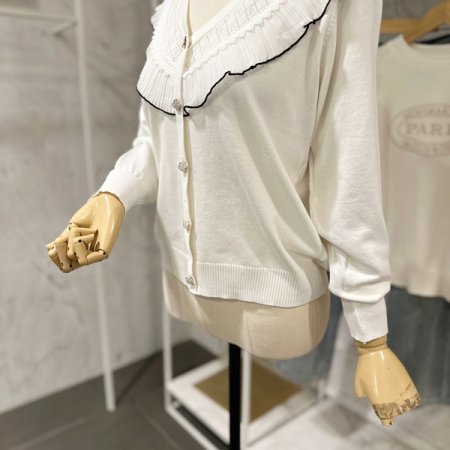 브이넥 프릴 니트