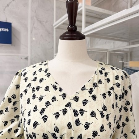 허리 밴딩 브이넥 원피스