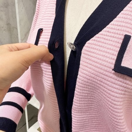 브이넥 배색 가디건