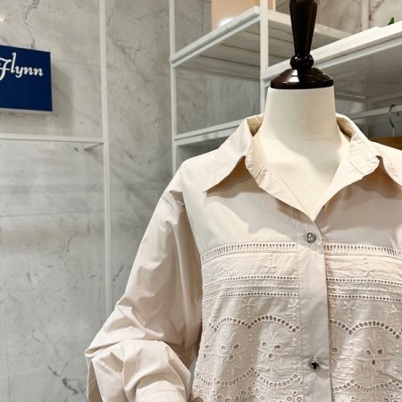 레이스 배색 카라 셔츠