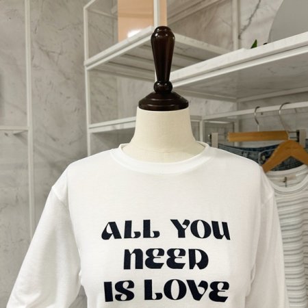 영문 레터링 라운드 티셔츠