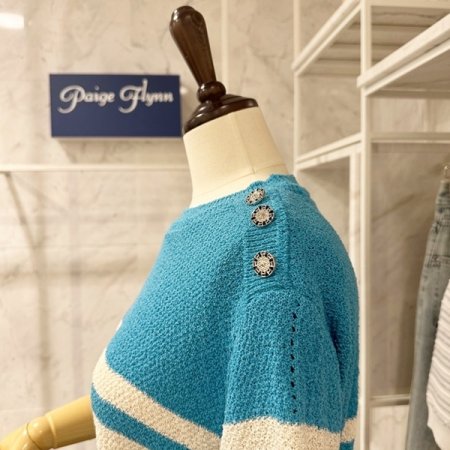 어깨 메탈 장식 니트