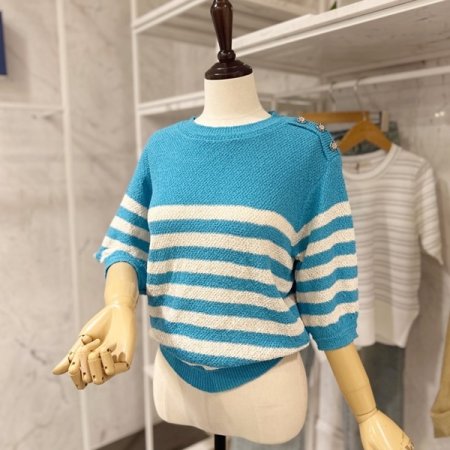 어깨 메탈 장식 니트