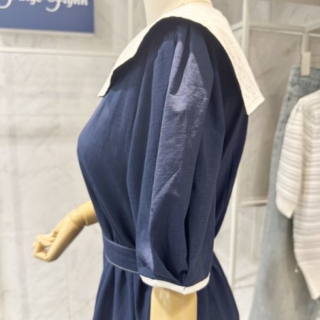 세일러 벨티드 원피스