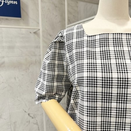 체크 스퀘어넥 블라우스