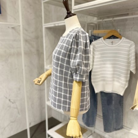 체크 스퀘어넥 블라우스