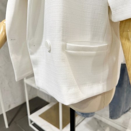 핀턱 어깨퍼프 자켓