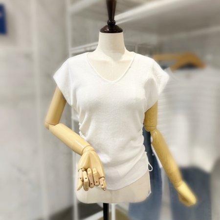 브이넥 옆 셔링 니트