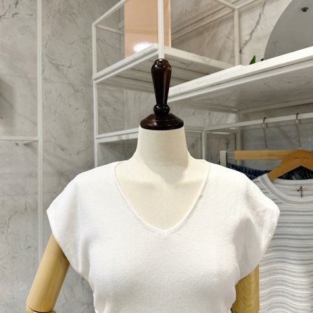 브이넥 옆 셔링 니트