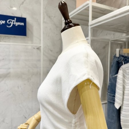 브이넥 옆 셔링 니트