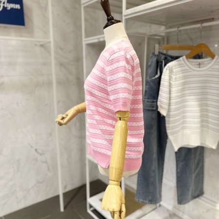 옆트임 패턴 라운드 니트