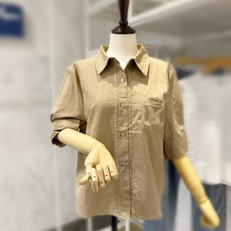 포켓 자수 카라 블라우스