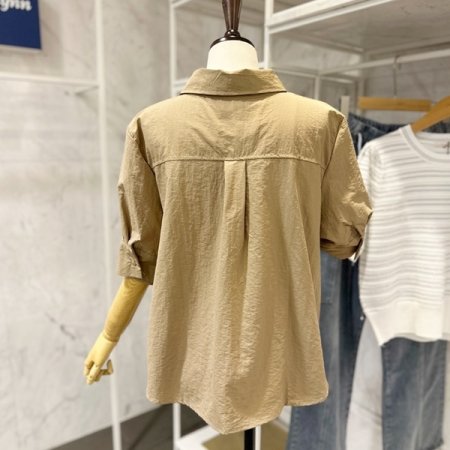 포켓 자수 카라 블라우스