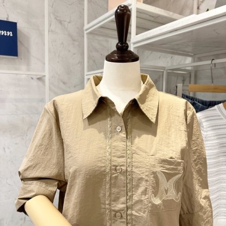 포켓 자수 카라 블라우스