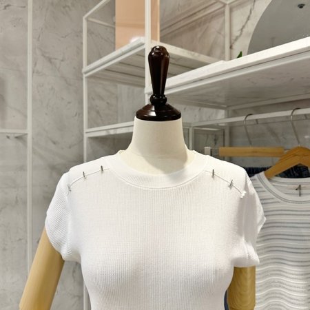 숄더 장식 슬림핏 니트