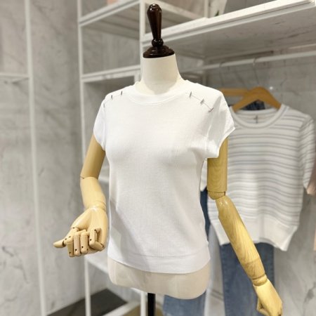 숄더 장식 슬림핏 니트