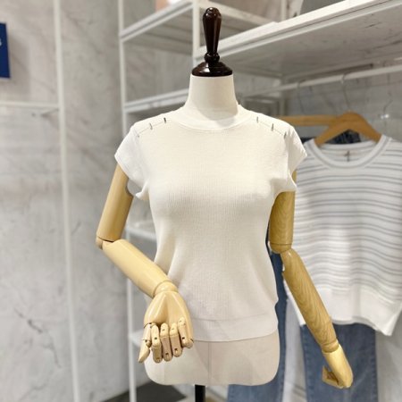 숄더 장식 슬림핏 니트