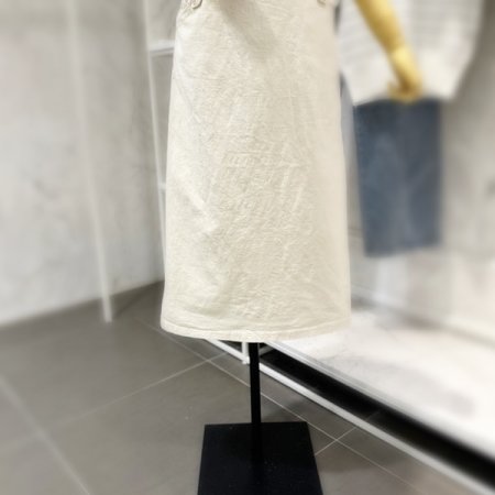 단추장식 뒷밴딩 스커트