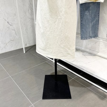 단추장식 뒷밴딩 스커트