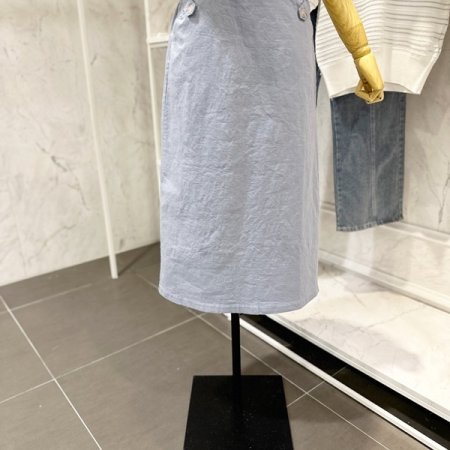 단추장식 뒷밴딩 스커트