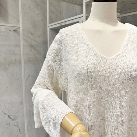 뒷끈 루즈핏 브이넥 니트