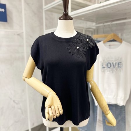 어깨 꽃 장식 니트