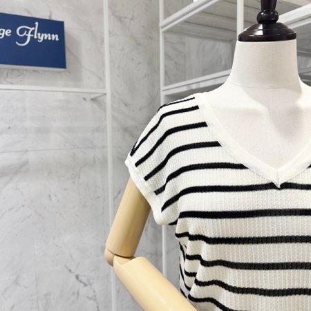 뒷X 스트라이프 니트